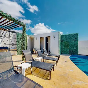  Hotel One Paralia 405 México